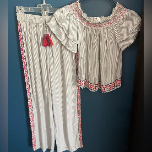 Girls PERIWINKLE EMBROIDERED OFF- THE SHOULDER TOP - Picture 1 of 3